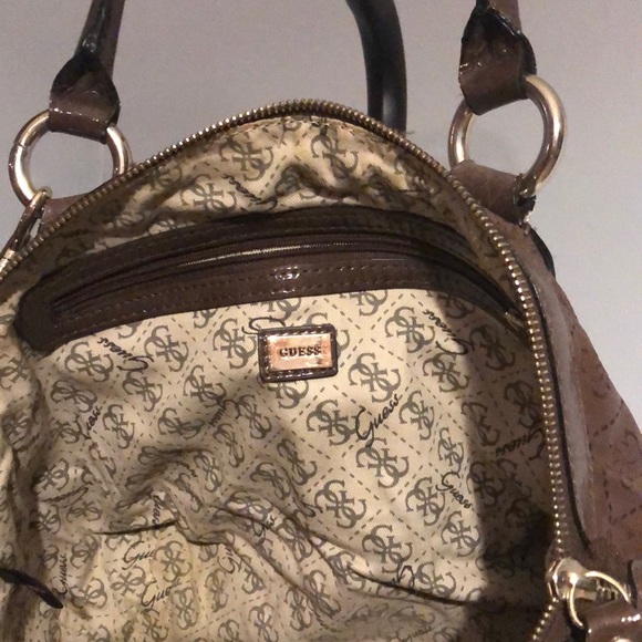 Guess purse - Picture 4 of 4